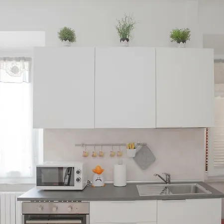 Cleo Iris Apartment