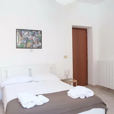 Cleo Iris Apartment *
